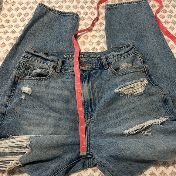 American Eagle Relaxed Mom Jeans Size 4 Destructed High Waist Light Wash - Picture 7 of 14